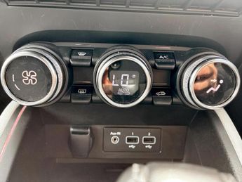 Renault Clio 1.6 E-TECH Hybrid 140 SE Edition 5dr Auto