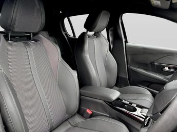 Peugeot 208 1.2 Hybrid 110 GT 5dr e-DSC6