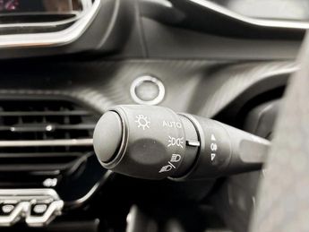 Peugeot 208 1.2 Hybrid 110 GT 5dr e-DSC6