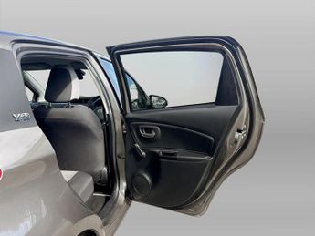 Toyota Yaris 1.5 Hybrid Y20 5dr CVT [Bi-tone]