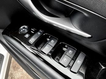 Hyundai Tucson 1.6 TGDi Hybrid 230 SE Connect 5dr 2WD Auto