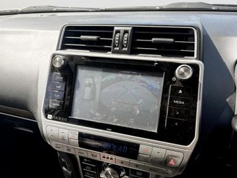 Toyota Land Cruiser 2.8 D-4D Invincible 5dr Auto 7 Seats