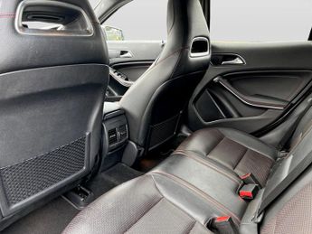 Mercedes-Benz Gla GLA 220d 4Matic AMG Line 5dr Auto [Premium]