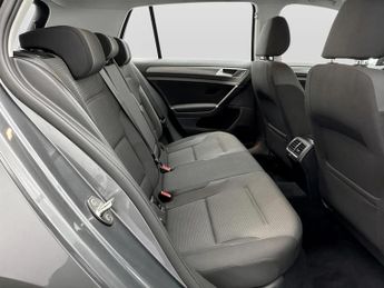 Volkswagen Golf 1.6 TDI SE [Nav] 5dr DSG
