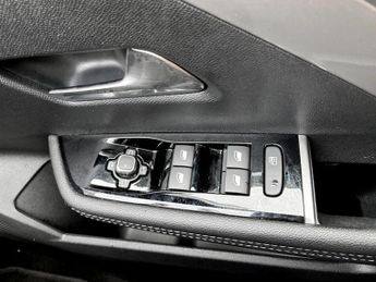 Vauxhall Astra 115kW Ultimate 54kWh 5dr Auto