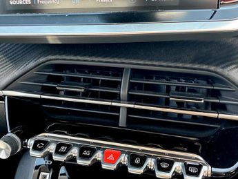 Peugeot 208 100kW Allure Premium 50kWh 5dr Auto