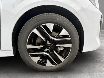Peugeot 208 1.2 Hybrid 110 Allure 5dr e-DSC6