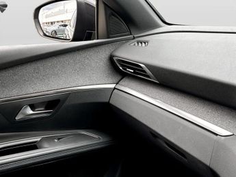 Peugeot 3008 1.2 PureTech Allure Premium+ 5dr EAT8