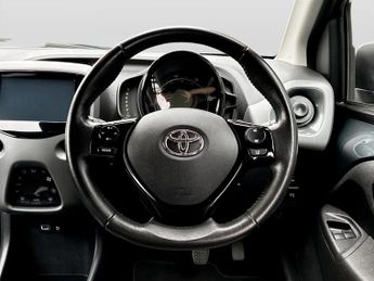 Toyota AYGO 1.0 VVT-i X-Trend TSS 5dr x-shift