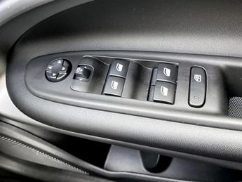 Jeep Avenger 115kW e-Summit 54kWh 5dr Auto