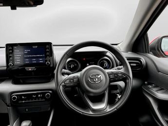 Toyota Yaris 1.5 Hybrid Design 5dr CVT
