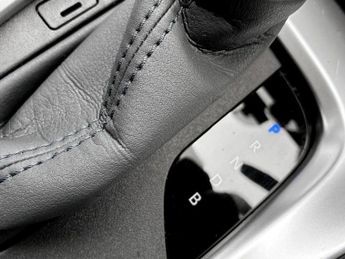 Toyota Yaris 1.5 Hybrid Design 5dr CVT