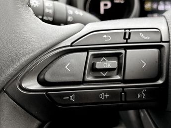 Toyota Yaris 1.5 Hybrid Design 5dr CVT
