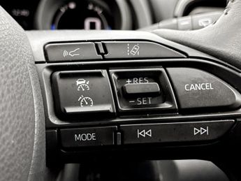 Toyota Yaris 1.5 Hybrid Design 5dr CVT
