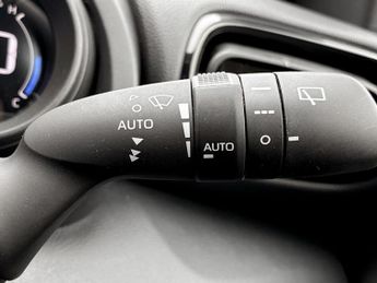 Toyota Yaris 1.5 Hybrid Design 5dr CVT
