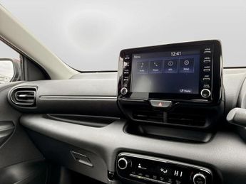 Toyota Yaris 1.5 Hybrid Design 5dr CVT