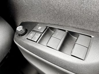 Toyota Yaris 1.5 Hybrid Design 5dr CVT