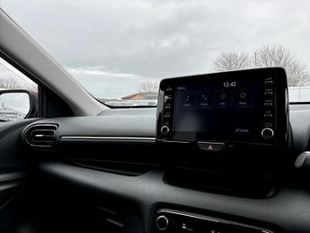 Toyota Yaris 1.5 Hybrid Design 5dr CVT