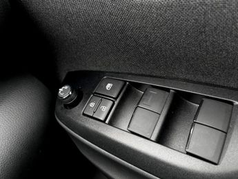 Toyota Yaris 1.5 Hybrid Design 5dr CVT