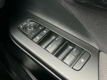Toyota C-HR 2.0 PHEV Design 5dr CVT