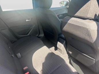 Peugeot 208 1.2 PureTech 100 Active Premium + 5dr EAT8