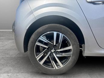 Peugeot 208 1.2 PureTech 100 Active Premium + 5dr EAT8