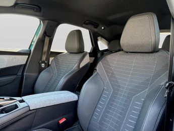 Peugeot 3008 1.2 Hybrid 136 Allure 5dr e-DSC6