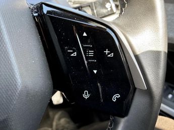 Peugeot 3008 1.2 Hybrid 136 Allure 5dr e-DSC6