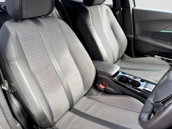 Peugeot 2008 100kW Allure Premium+ 50kWh 5dr Auto