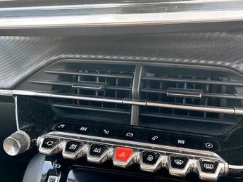 Peugeot 2008 100kW Allure Premium+ 50kWh 5dr Auto