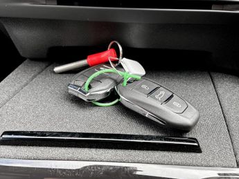 Vauxhall Grandland 1.2 Hybrid [136] Ultimate 5dr e-DCT6 [Pan Roof]