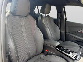 Peugeot 2008 1.2 Hybrid 145 GT 5dr e-DSC6