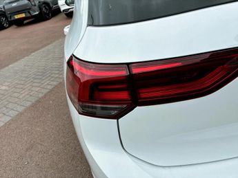 Volkswagen Golf 1.0 eTSI Life 5dr DSG