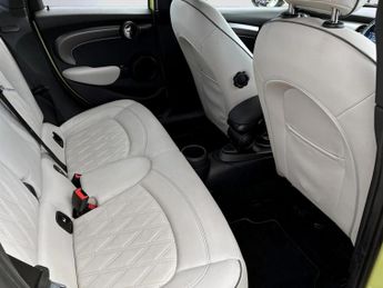 Mini Hatch 1.5 Cooper Exclusive Premium 5dr Auto