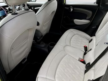 Mini Hatch 1.5 Cooper Exclusive Premium 5dr Auto