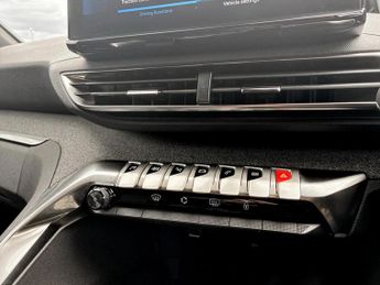 Peugeot 3008 1.2 Hybrid 136 Allure Premium+ 5dr e-DSC6