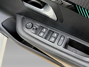 Peugeot 208 100kW Allure Premium 50kWh 5dr Auto