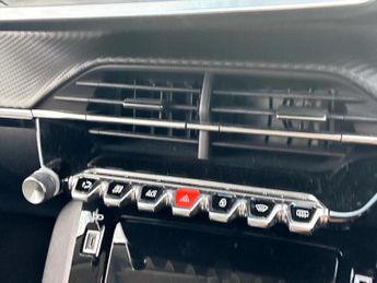 Peugeot 208 100kW Allure Premium 50kWh 5dr Auto