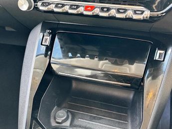 Peugeot 208 1.2 PureTech 100 Allure Premium + 5dr EAT8