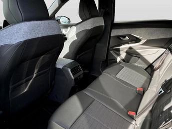 Peugeot 3008 1.2 Hybrid 136 Allure 5dr e-DSC6
