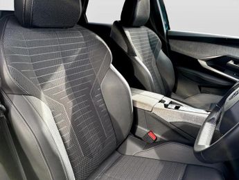 Peugeot 3008 1.2 Hybrid 136 Allure 5dr e-DSC6
