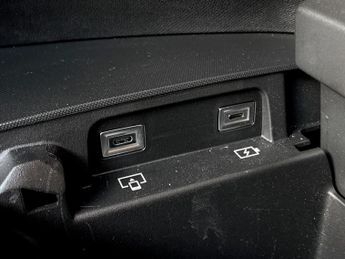 Peugeot 3008 1.2 Hybrid 136 Allure 5dr e-DSC6