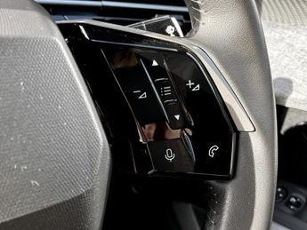 Peugeot 3008 1.2 Hybrid 136 Allure 5dr e-DSC6