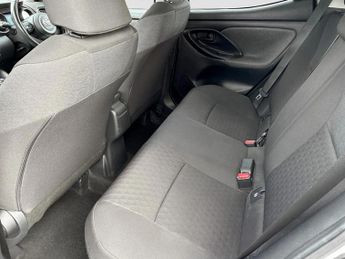 Toyota Yaris 1.5 Hybrid Design 5dr CVT