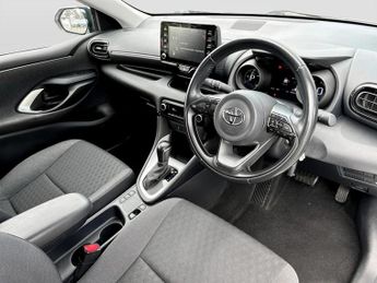 Toyota Yaris 1.5 Hybrid Design 5dr CVT