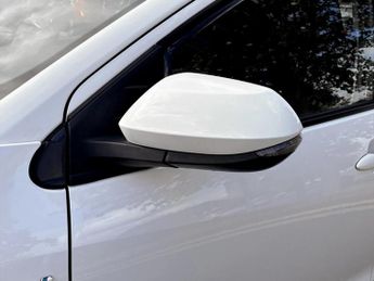 Toyota Yaris 1.5 Hybrid Design 5dr CVT