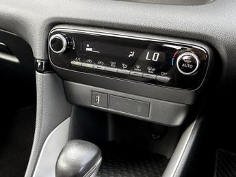 Toyota Yaris 1.5 Hybrid Design 5dr CVT