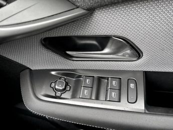 Vauxhall Grandland 1.2 Hybrid [136] Ultimate 5dr e-DCT6 [Fixed Roof]