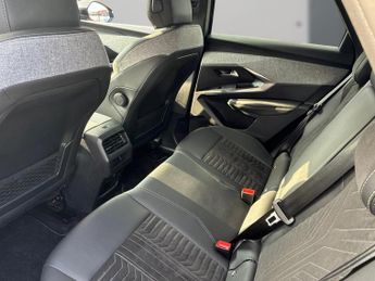 Peugeot 3008 1.2 Hybrid 136 GT 5dr e-DSC6