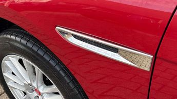 Jaguar F-PACE Portfolio